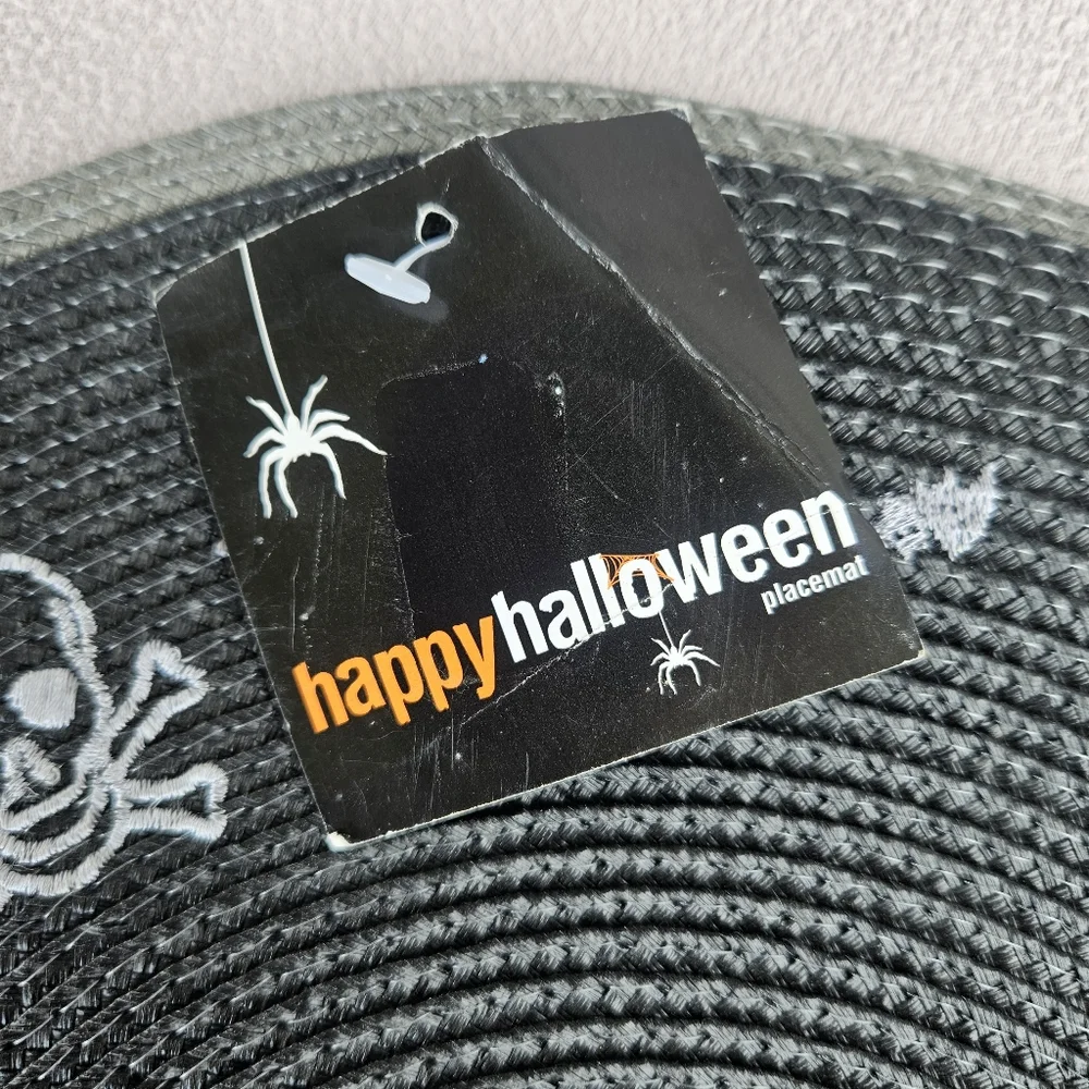 Kohls Halloween Placemat Round Skull Crossbones Bat Black Weave 15